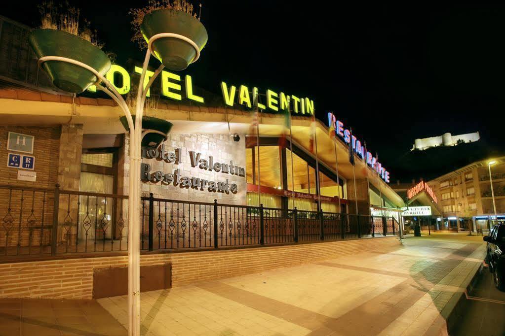 Hotel Valentin อากีลาร์ เด กัมโป ภายนอก รูปภาพ